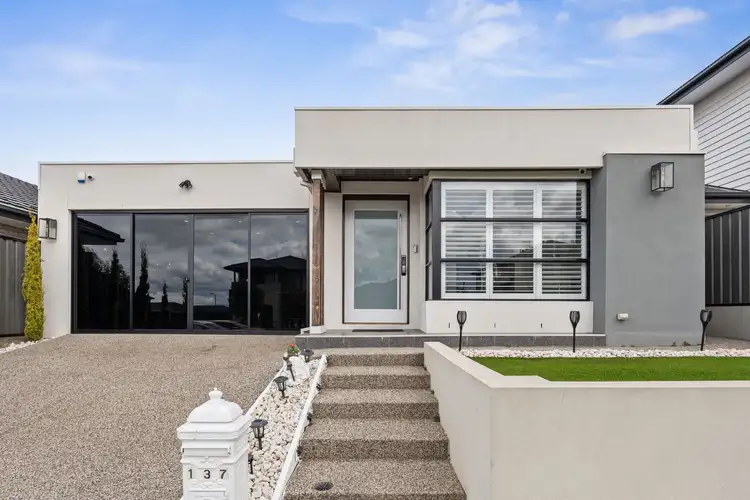 137 Fairways Boulevard, Craigieburn VIC 3064