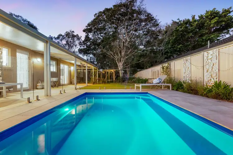 11 Jay Crescent, Redland Bay QLD 4165