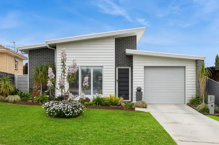 2/2 Poulston Street, Long Gully VIC 3550