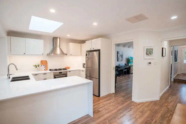 Sixth view of Homely house listing, 2 Algona Court, St Helena VIC 3088