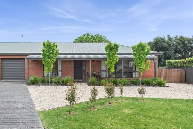 2/6 Bambara Close, Kennington VIC 3550