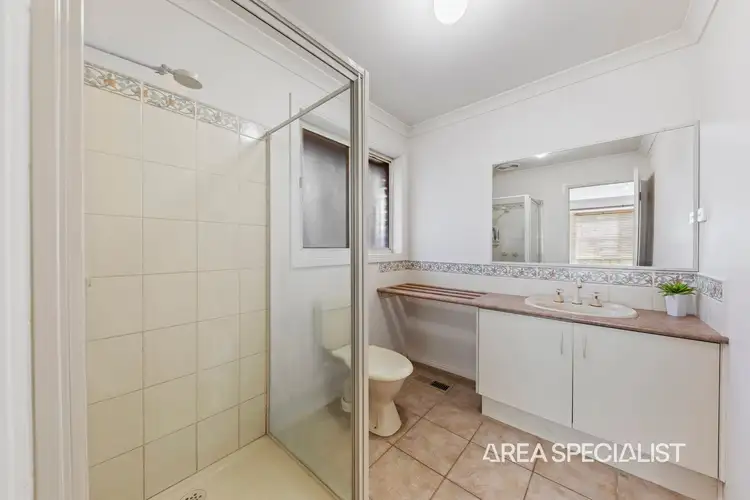 Fifth view of Homely house listing, 10 Stradbroke Close, Berwick VIC 3806