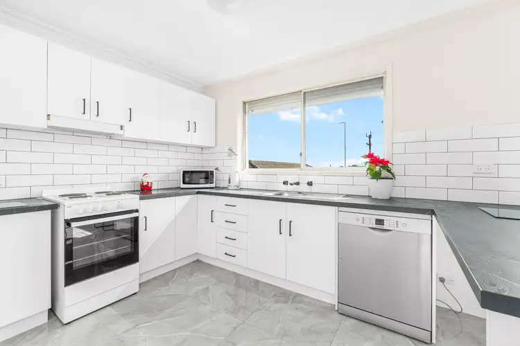 Fifth view of Homely house listing, 28 Heather Grove, Traralgon VIC 3844