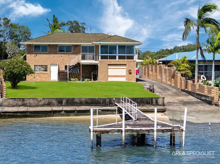 16 Esplanade, Jacobs Well QLD 4208