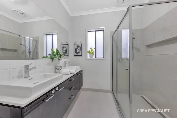 Fifth view of Homely house listing, 10 Freemont Circuit, Truganina VIC 3029