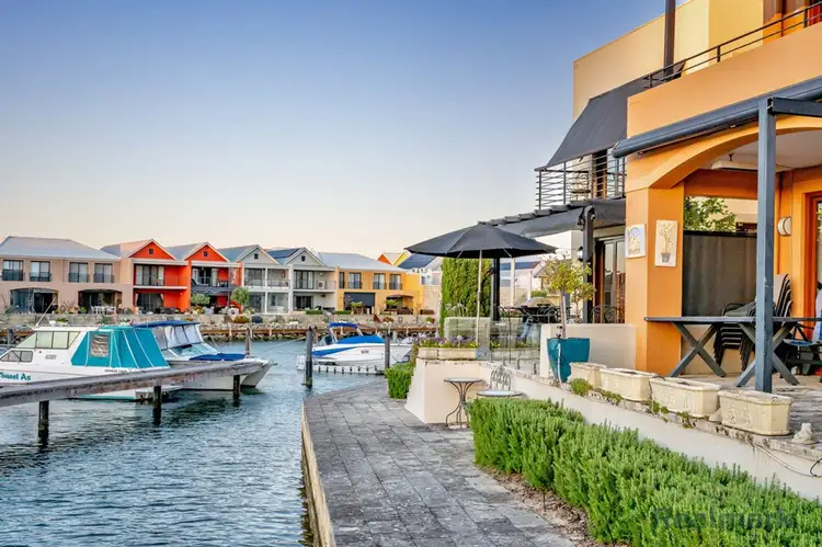13/40 Rialto Place, Halls Head WA 6210