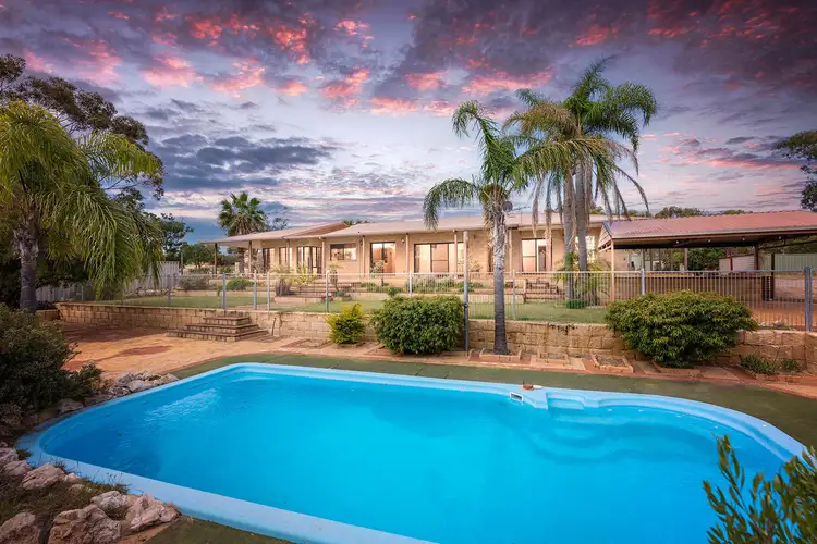 8 Sexton Drive, Moresby WA 6530