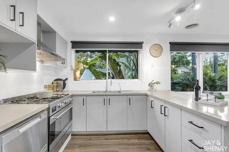 Sixth view of Homely house listing, 17 William Perry Close, Endeavour Hills VIC 3802