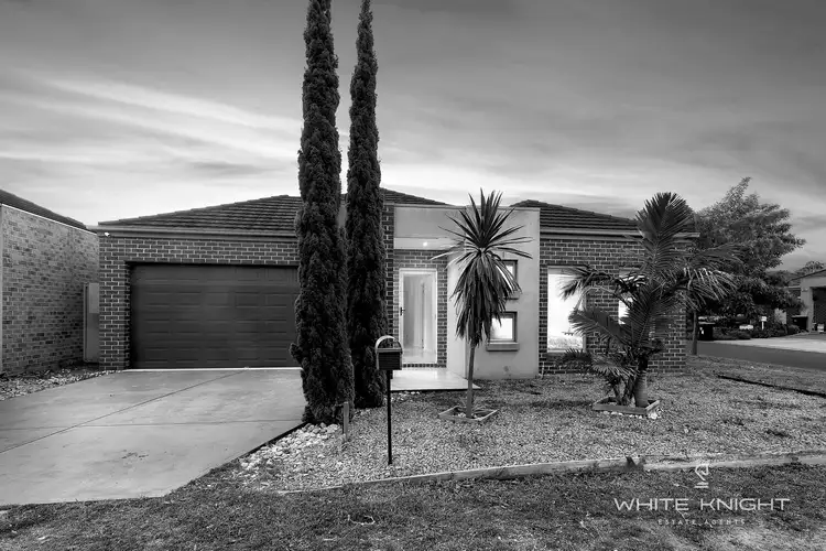 19 STUDLEY PARK WAY, Caroline Springs VIC 3023