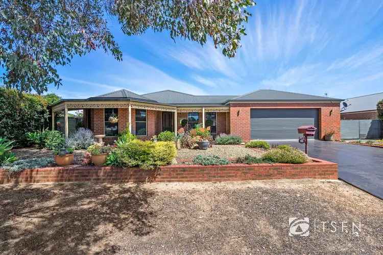 33 Glenelg Drive, Maiden Gully VIC 3551