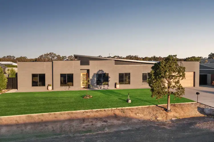 32 Oakridge Drive, Huntly VIC 3551