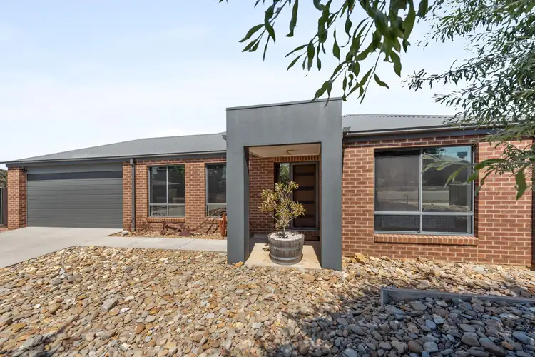 15 Jasmine Rise, Kangaroo Flat VIC 3555