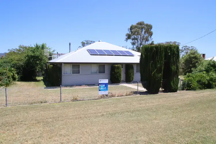 34 Logan Street, Tenterfield NSW 2372