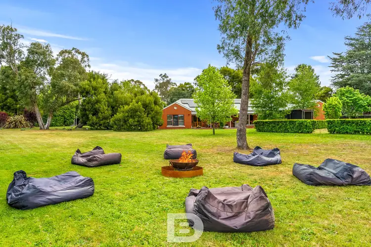 8 Ladye Place, Woodend VIC 3442
