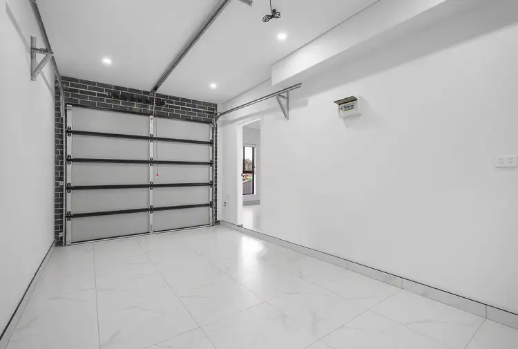 5/2A Parrot road, Green Valley NSW 2168