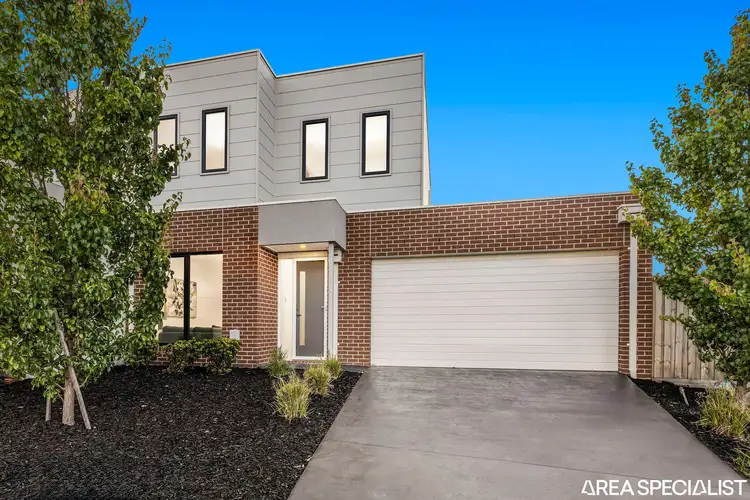 122 Willow Glen Boulevard, Cranbourne VIC 3977