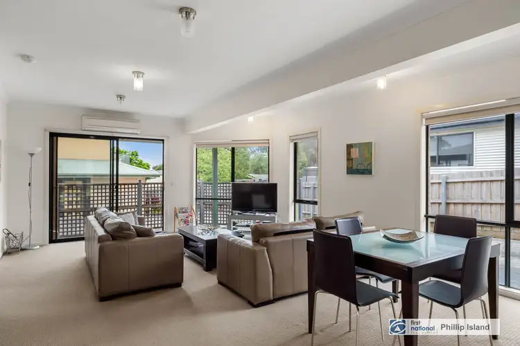 1/4 Wyndam Avenue, Cowes VIC 3922
