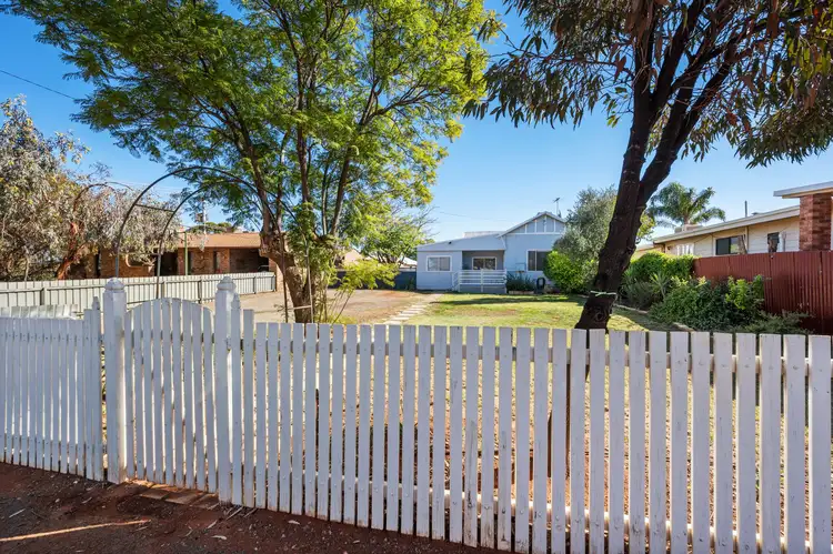 10 Campbell Street, Lamington WA 6430