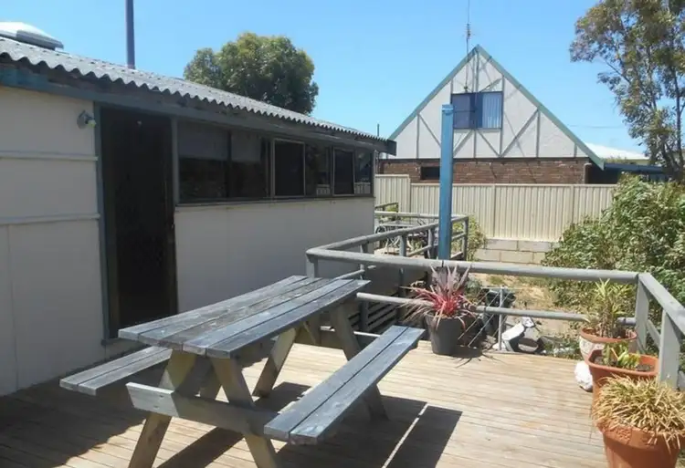 32 Cooranga Road