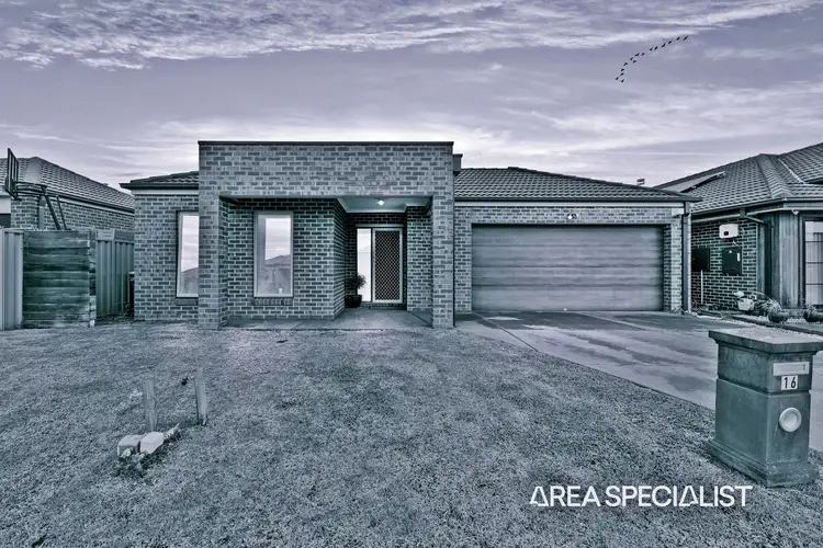 16 Moore Mews, Pakenham VIC 3810