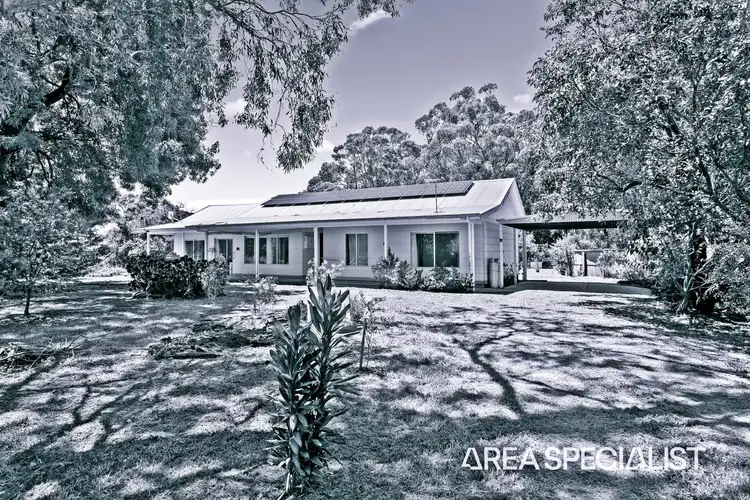 450 Little Road, Iona VIC 3815