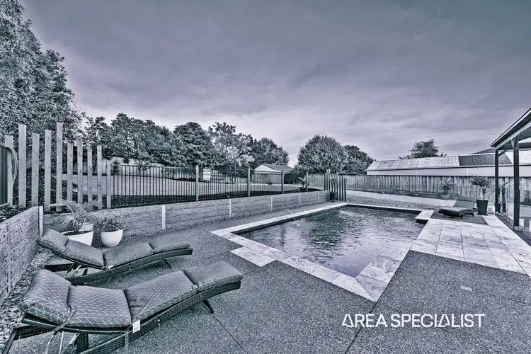 10 Overland Rise, Pakenham VIC 3810