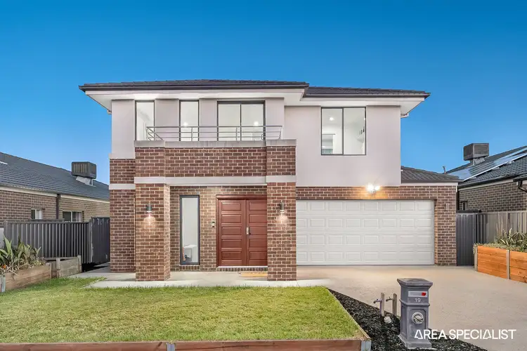 19 Hammersmith Way, Cranbourne East VIC 3977