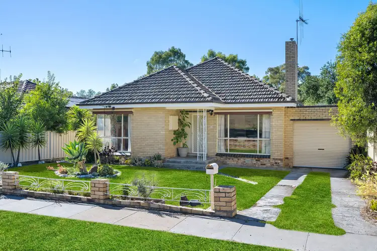 61 MacKenzie Street West