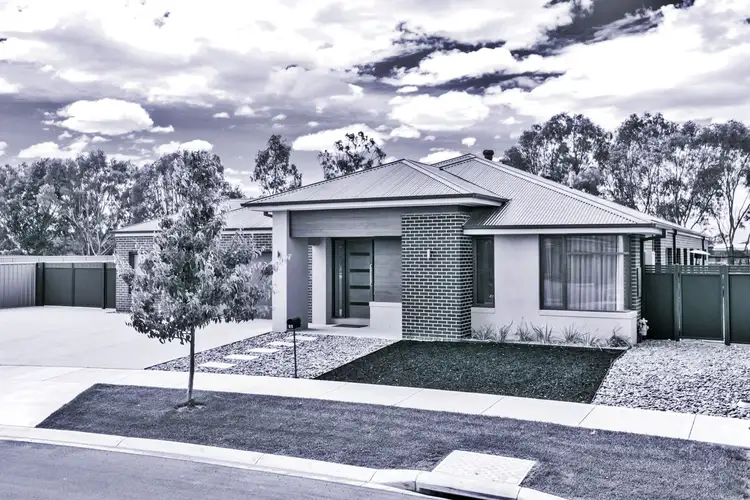 16 Cambridge Drive, Shepparton North VIC 3631