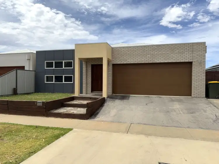 9 Philippa Crescent