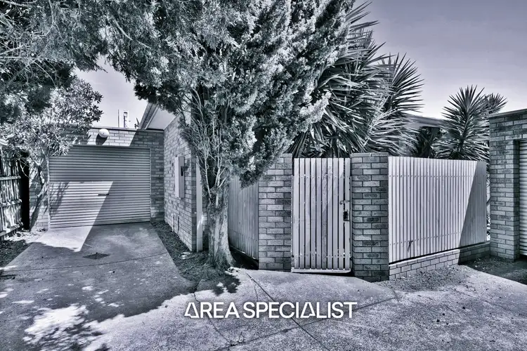 2/3 Leopold Crescent, Hampton Park VIC 3976