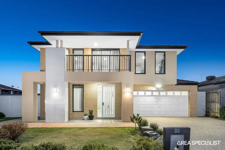 32 Casa Circuit, Clyde North VIC 3978