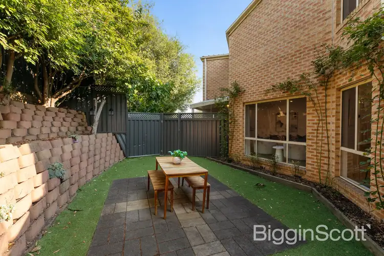 1/30-32 Larkspur Avenue, Doncaster VIC 3108