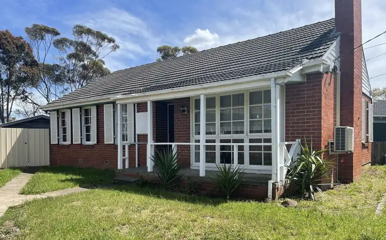 6 Thompson Court