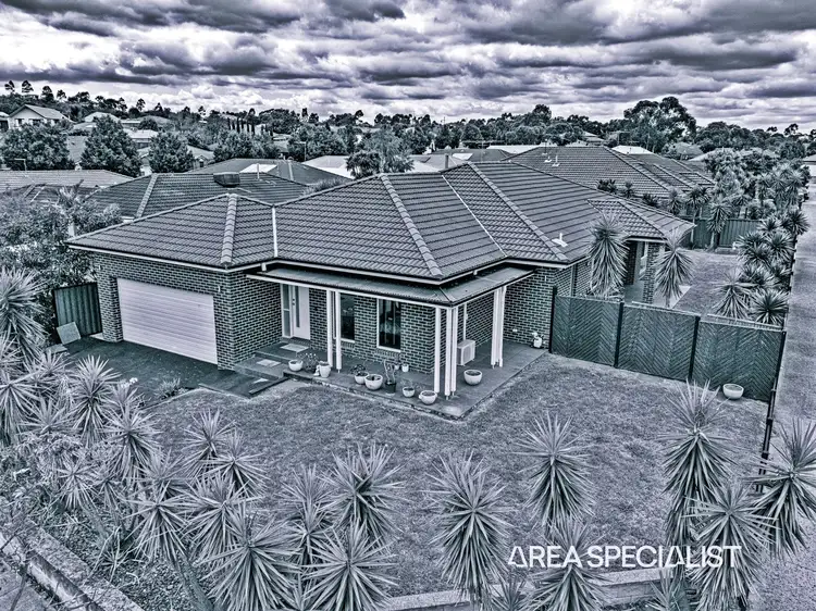 5 Caspian Chase, Pakenham VIC 3810