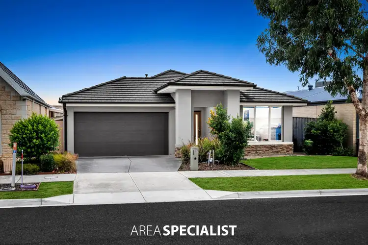 27 Mossey Crescent, Cranbourne East VIC 3977