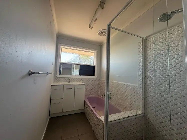 Fifth view of Homely house listing, 6 Kuala Close, St Albans VIC 3021