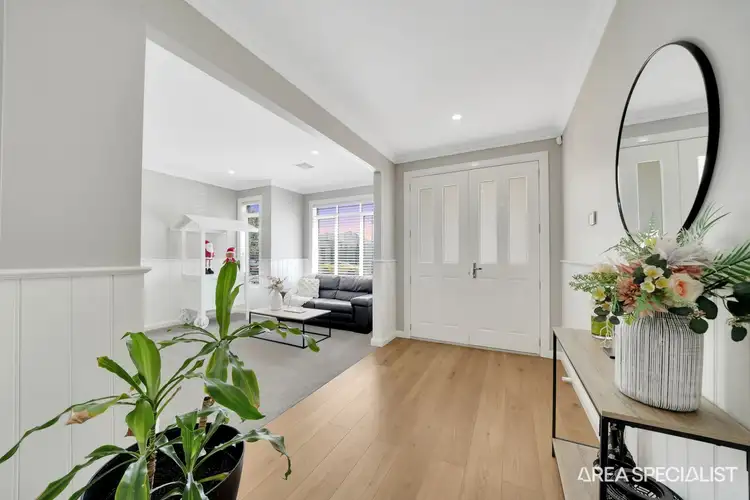 Fourth view of Homely house listing, 10 Shangrala Road, Thornhill Park VIC 3335