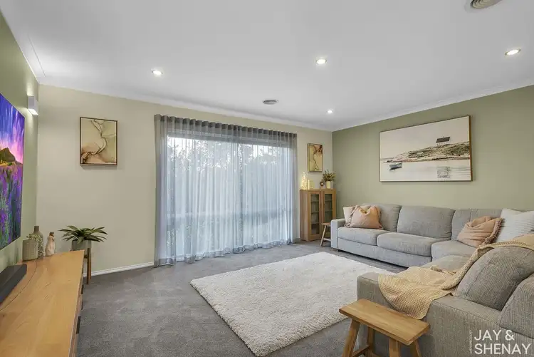 Third view of Homely house listing, 8 Loren Court, Endeavour Hills VIC 3802