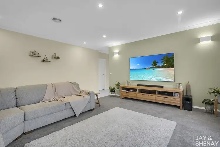 Fourth view of Homely house listing, 8 Loren Court, Endeavour Hills VIC 3802