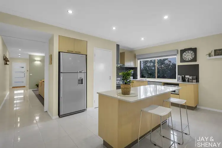 Sixth view of Homely house listing, 8 Loren Court, Endeavour Hills VIC 3802