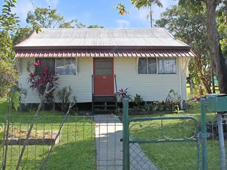 16 East Street, Sarina QLD 4737