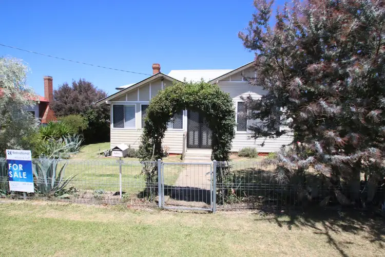 17 Railway Street, Tenterfield NSW 2372