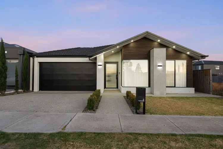 8 Alice Avenue