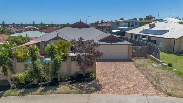 9 Hibbertia Follow, Halls Head WA 6210
