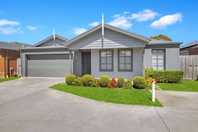 19 Quinella Way, Pakenham VIC 3810