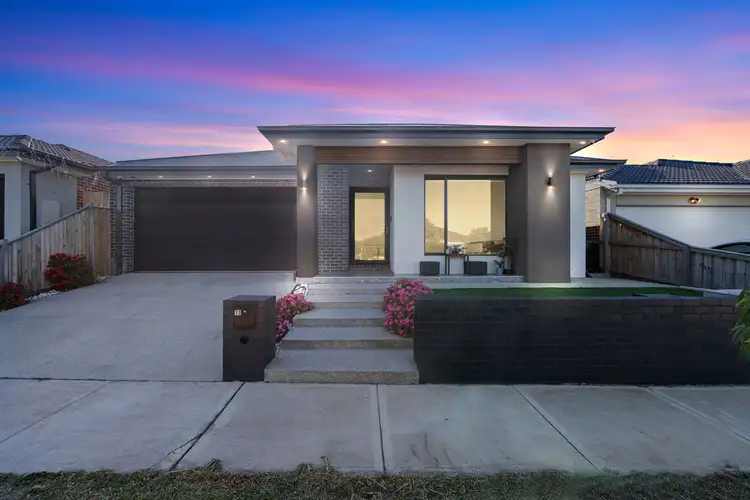 11 Madura Promenade, Mickleham VIC 3064