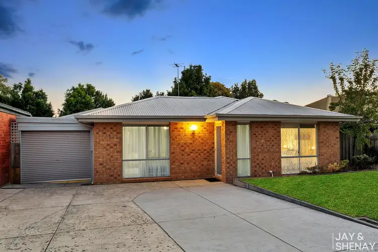 13 Steeple Place, Endeavour Hills VIC 3802