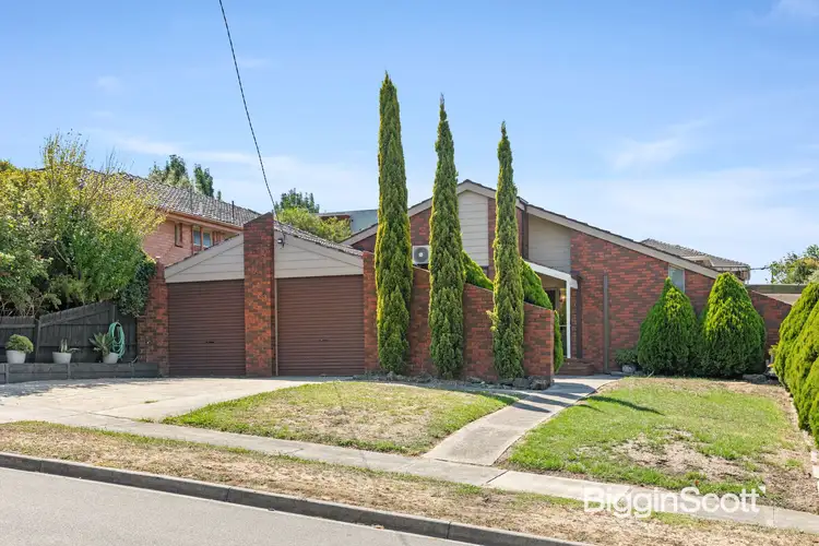 19 Winston Drive, Doncaster VIC 3108