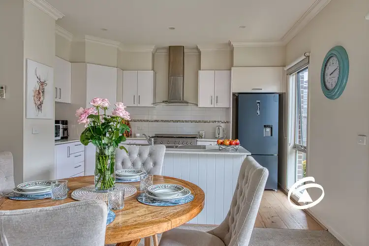 Fifth view of Homely house listing, 2/8 Castlegate Place, Berwick VIC 3806